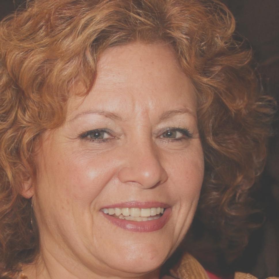 Elena Ruiz, Experta en Gestión de Riesgos